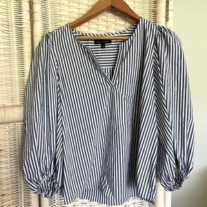 Banana Republic women’s work top, balloon sleeve, size L.